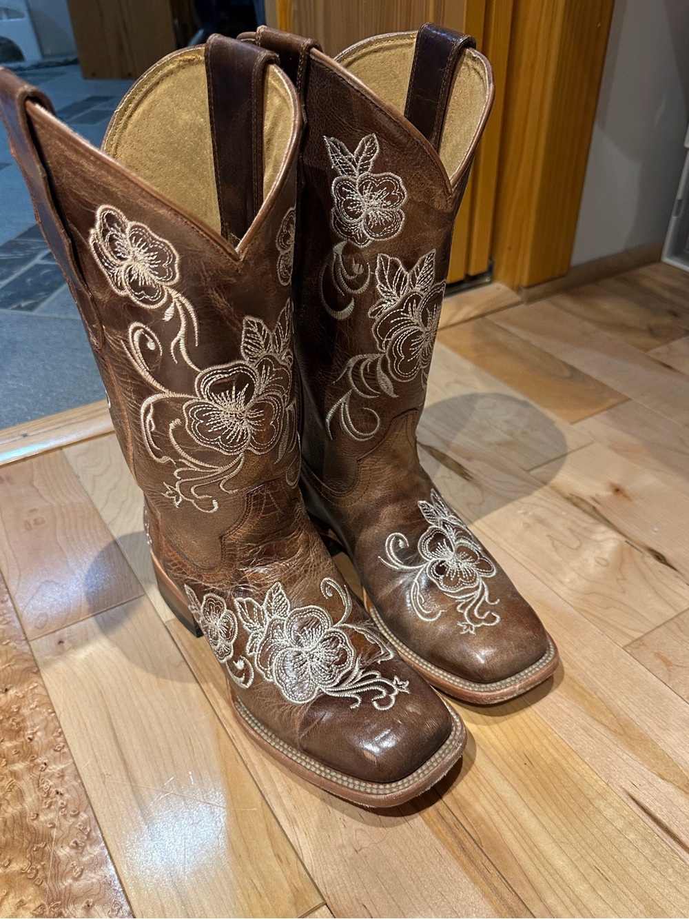 Shyanne Lasy Wide Calf Cowboy Boots 8 Like New